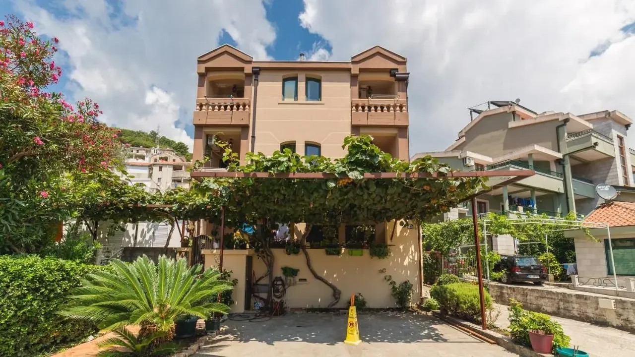 Rent, house, 300m², Dubovica, Budva