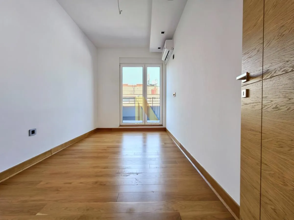 Prodaja, četvorosoban stan, 240m², Cara Dušana, Novi Sad Sve Podlokacije