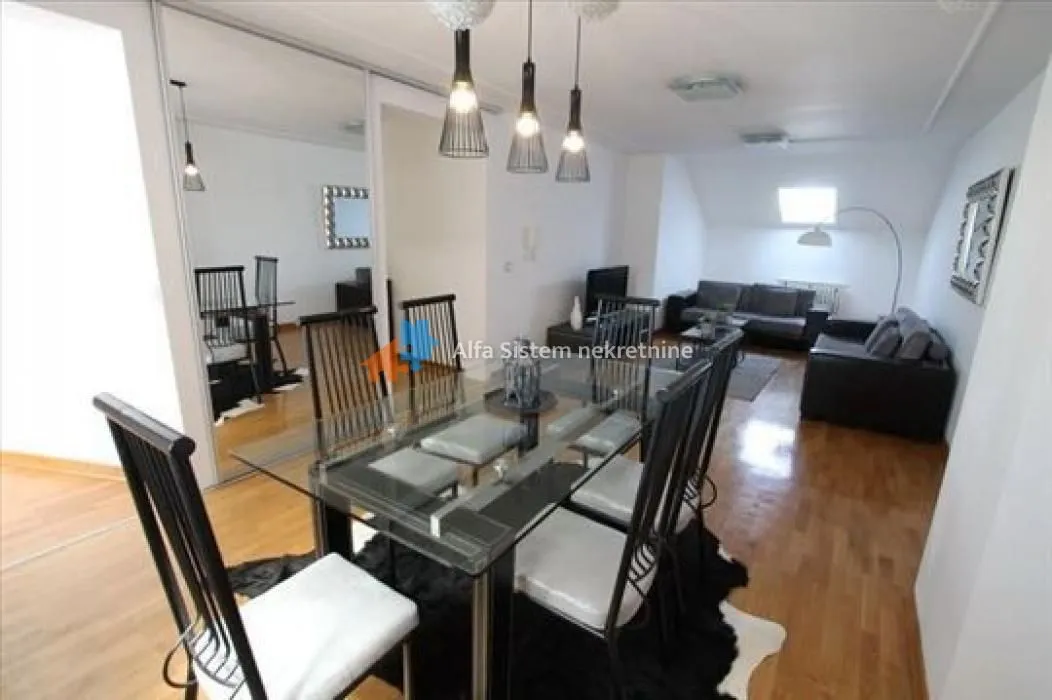 Izdavanje, četvorosoban stan, 130m², Savski Venac, Beograd