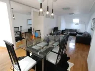 Izdavanje, četvorosoban stan, 130m², Savski Venac, Beograd - image 1