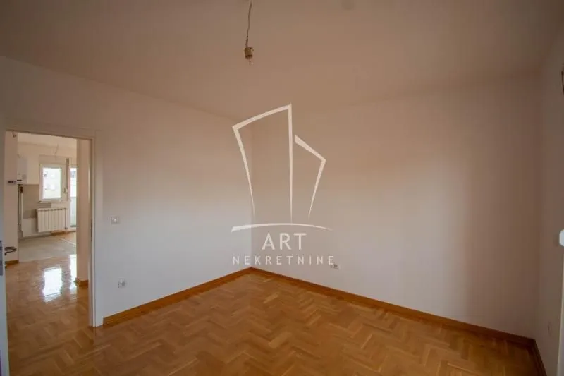 Sale, four bedroom apartment, 101m², Voždovac Sve Podlokacije, Beograd