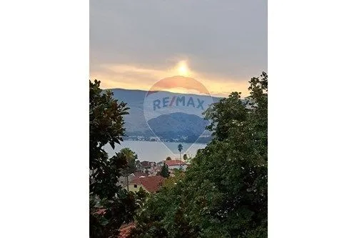 Izdavanje, jednosoban stan, 55m², Herceg Novi, Crna Gora