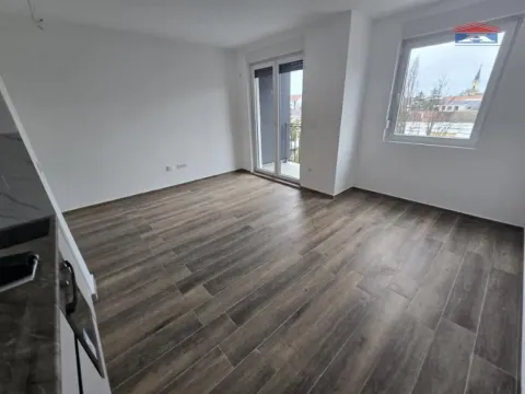 Izdavanje, garsonjera, 33m², Centar, Inđija - image 5