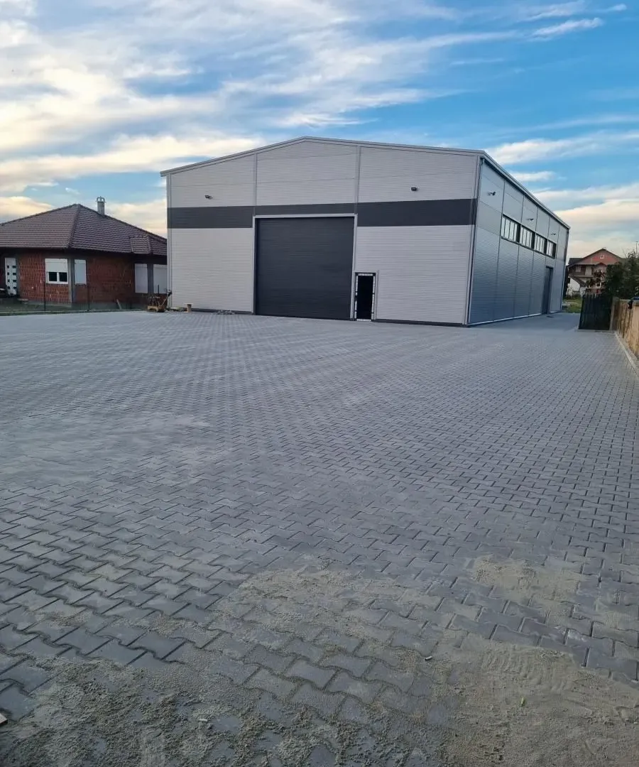 Izdavanje, poslovni prostor, 465m², Centar, Stara Pazova