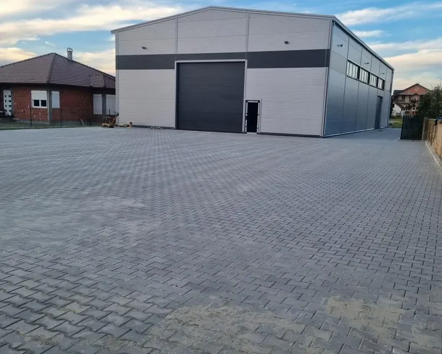 Izdavanje, poslovni prostor, 465m², Centar, Stara Pazova
