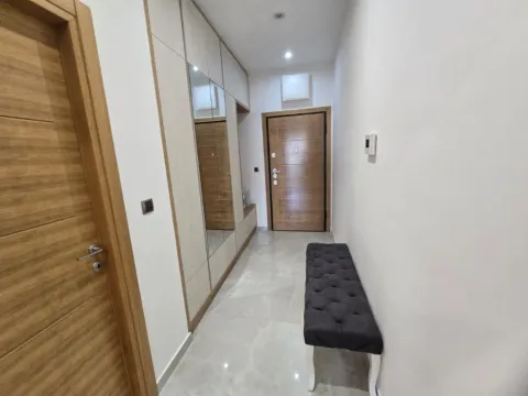 Izdavanje, četvorosoban stan, 118m², Kod Capital Plaze, Podgorica - image 7