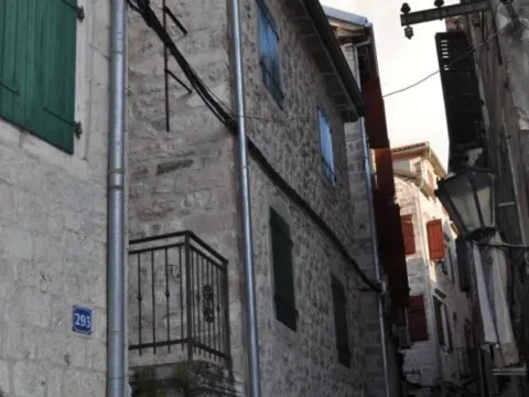 Rent, one bedroom apartment, 40m², Stari Grad Kotor, Kotor - image 14