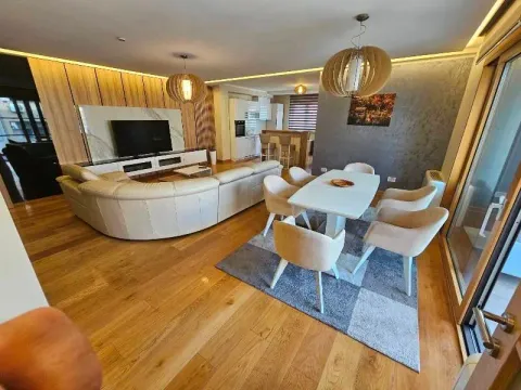 Izdavanje, četvorosoban stan, 111m², Vračar Centar, Vračar Sve Podlokacije - image 2