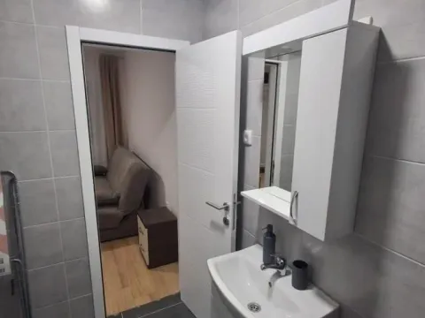 Izdavanje, garsonjera, 25m², Adice, Novi Sad Sve Podlokacije - image 1