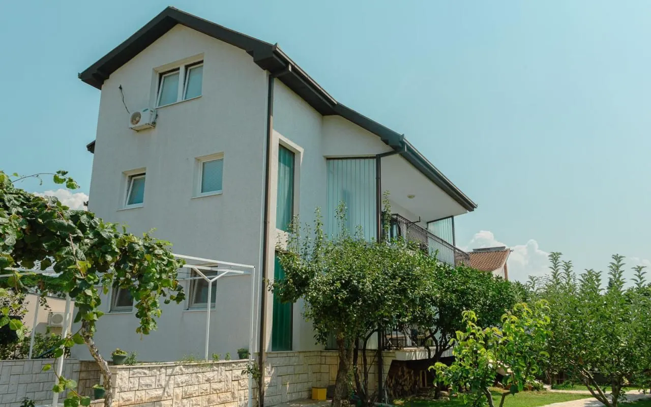Prodaja, kuća, 400m², Zagorič, Podgorica