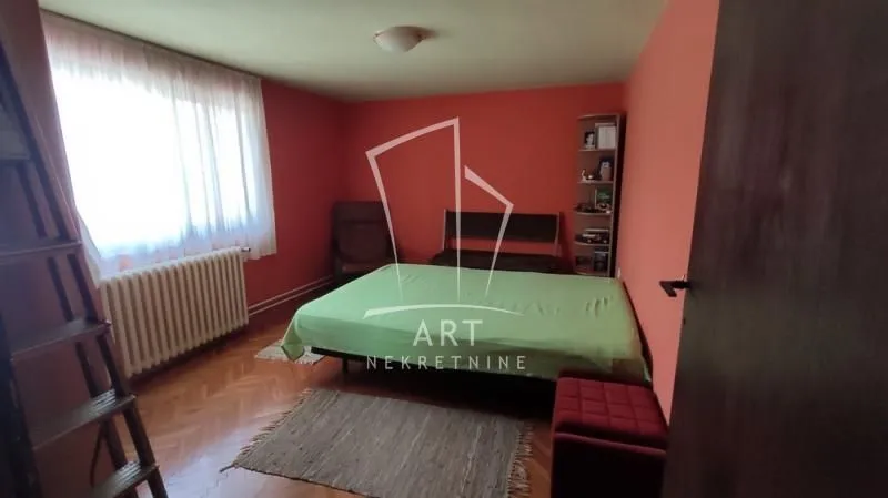 Prodaja, kuća, 253m², Kumodraž Sve Podlokacije, Beograd