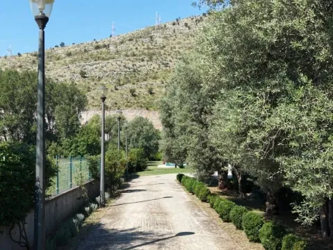 Rent, house, 250m², Tološi, Podgorica - image 9