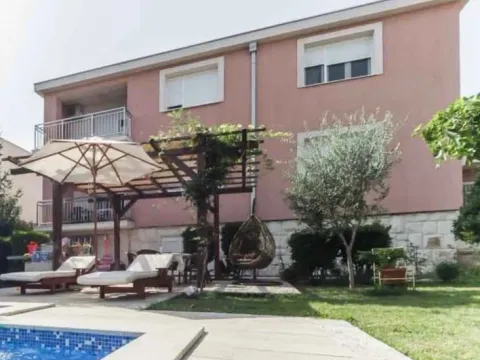 Prodaja, kuća, 340m², Gorica C, Podgorica - image 2