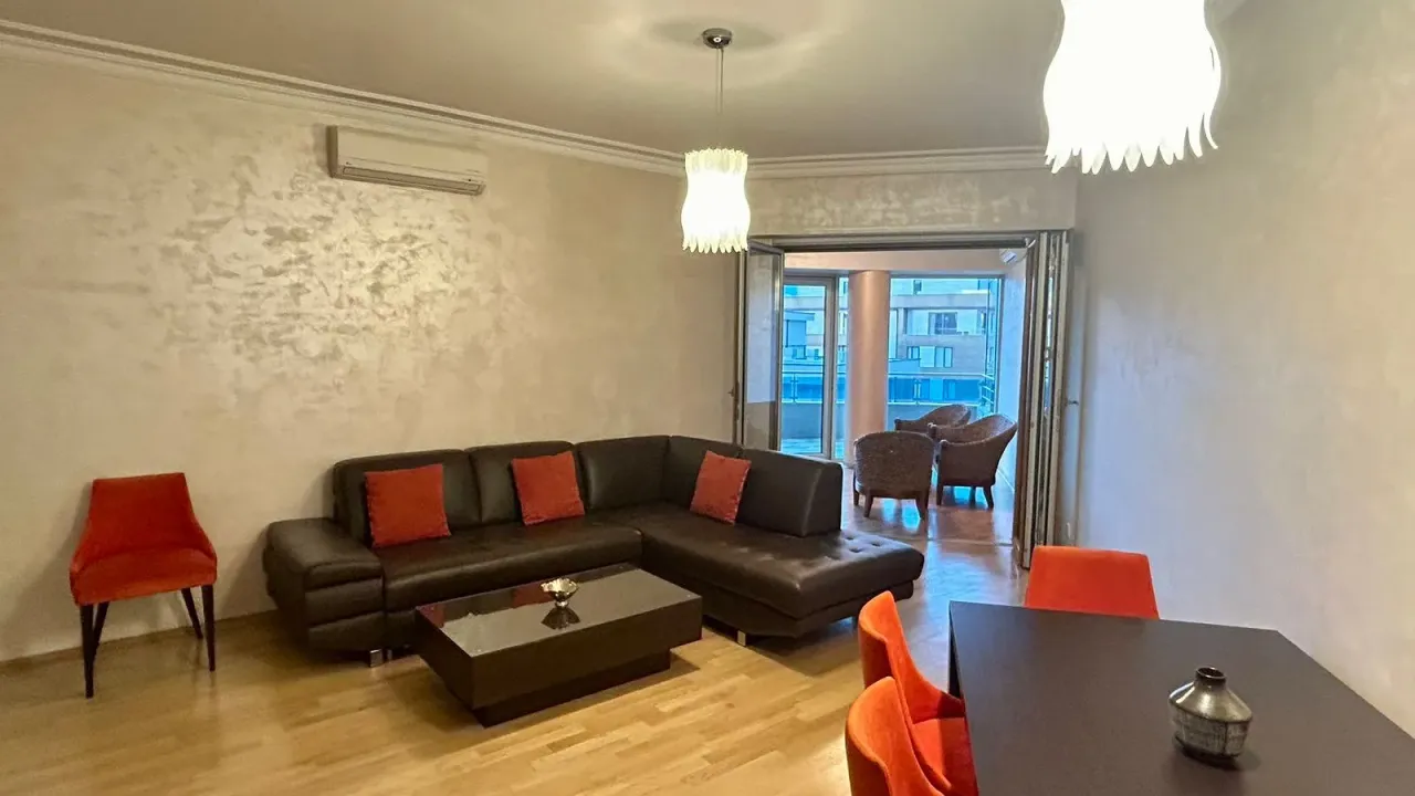 Izdavanje, dvosoban stan, 100m², Centar, Podgorica