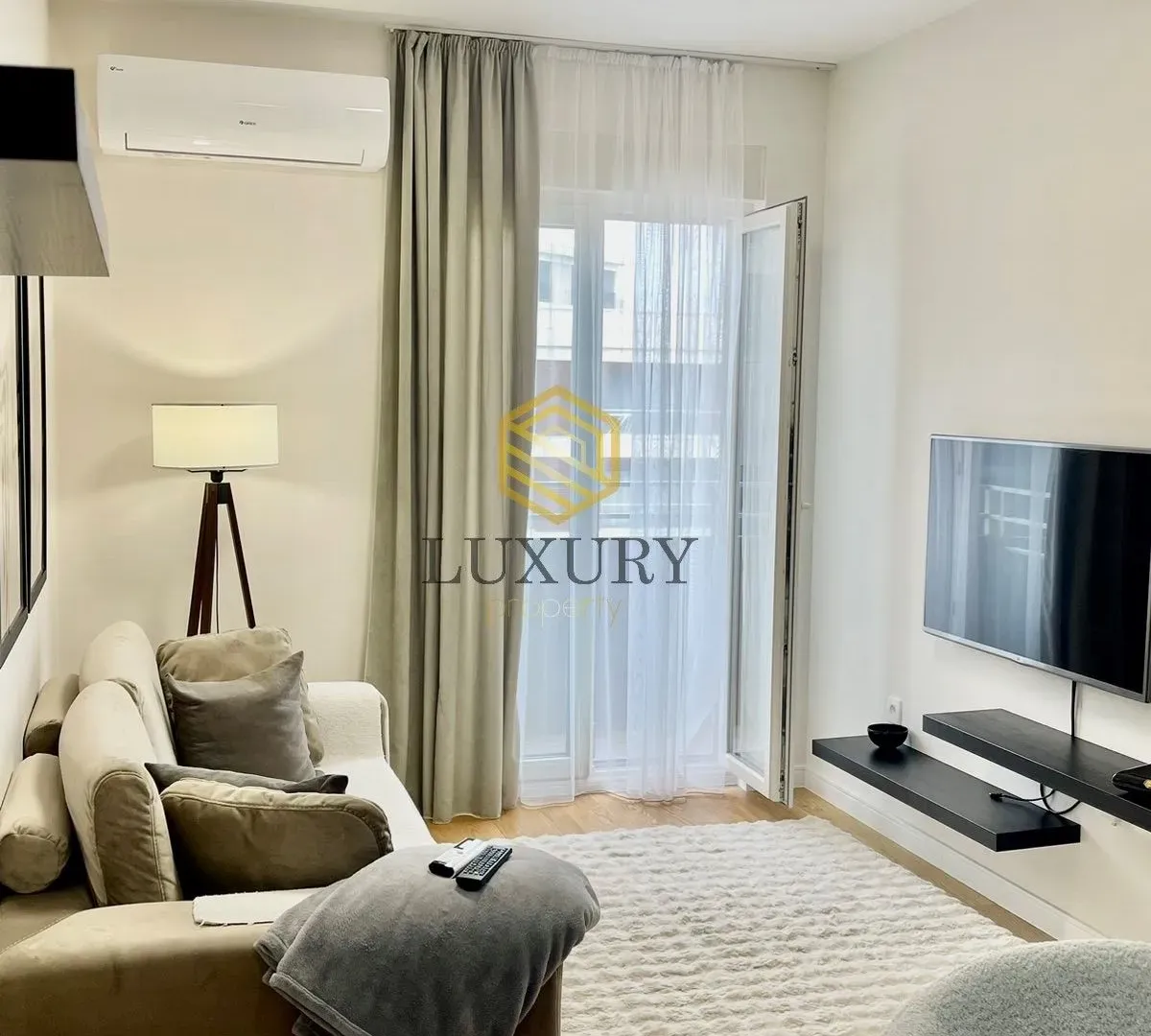 Izdavanje, jednosoban stan, 40m², Central Point, Podgorica