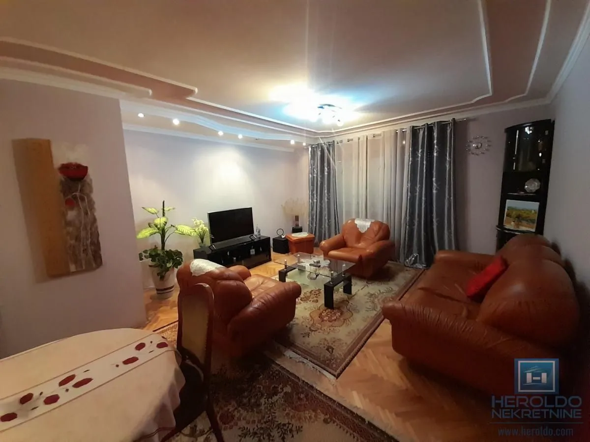Sale, house, 180m², Centar, Ćuprija