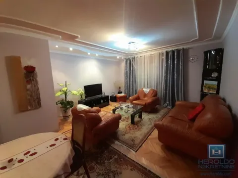 Prodaja, kuća, 180m², Centar, Ćuprija - image 25