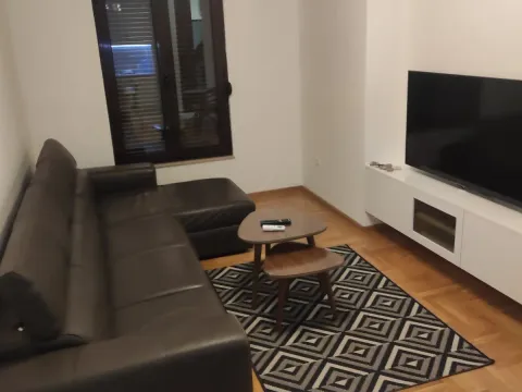 Izdavanje, jednosoban stan, 42m², Bečići, Budva