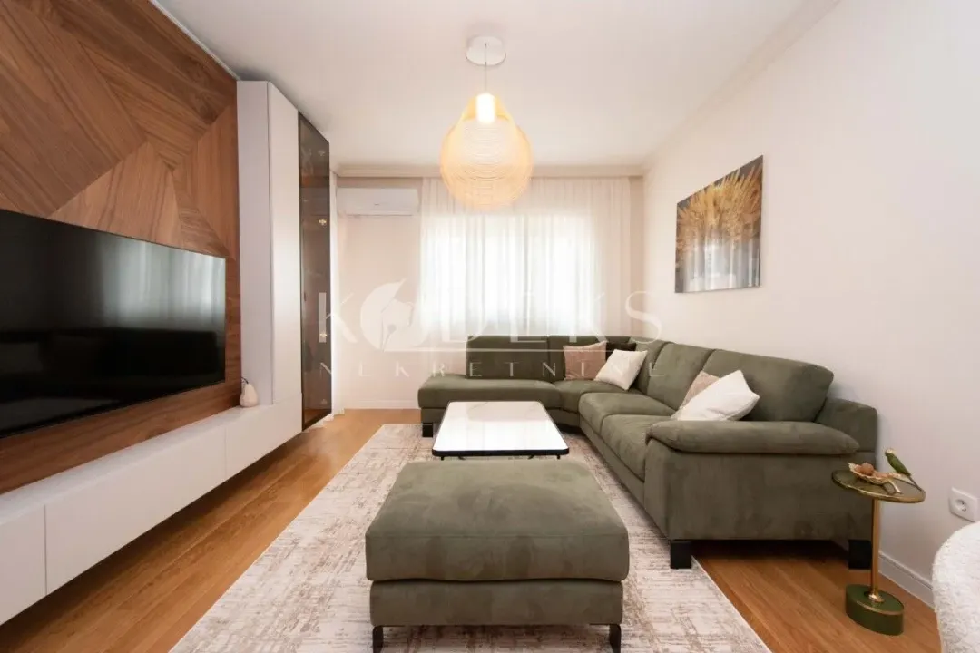 Izdavanje, jednosoban stan, 49m², Central Point, Podgorica