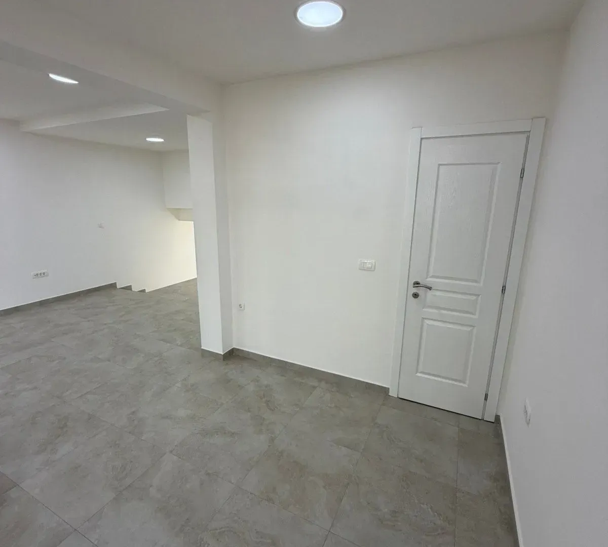 Rent, office space, 57m², Krivi Most, Podgorica
