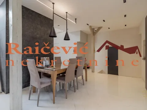 Prodaja, trosoban stan, 160m², Centar, Stara Pazova - image 4