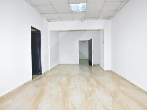 Izdavanje, poslovni prostor, 48m², Gintaš, Podgorica