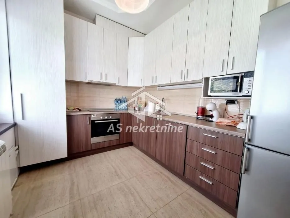 Izdavanje, četvorosoban stan, 135m², Savski Venac, Beograd