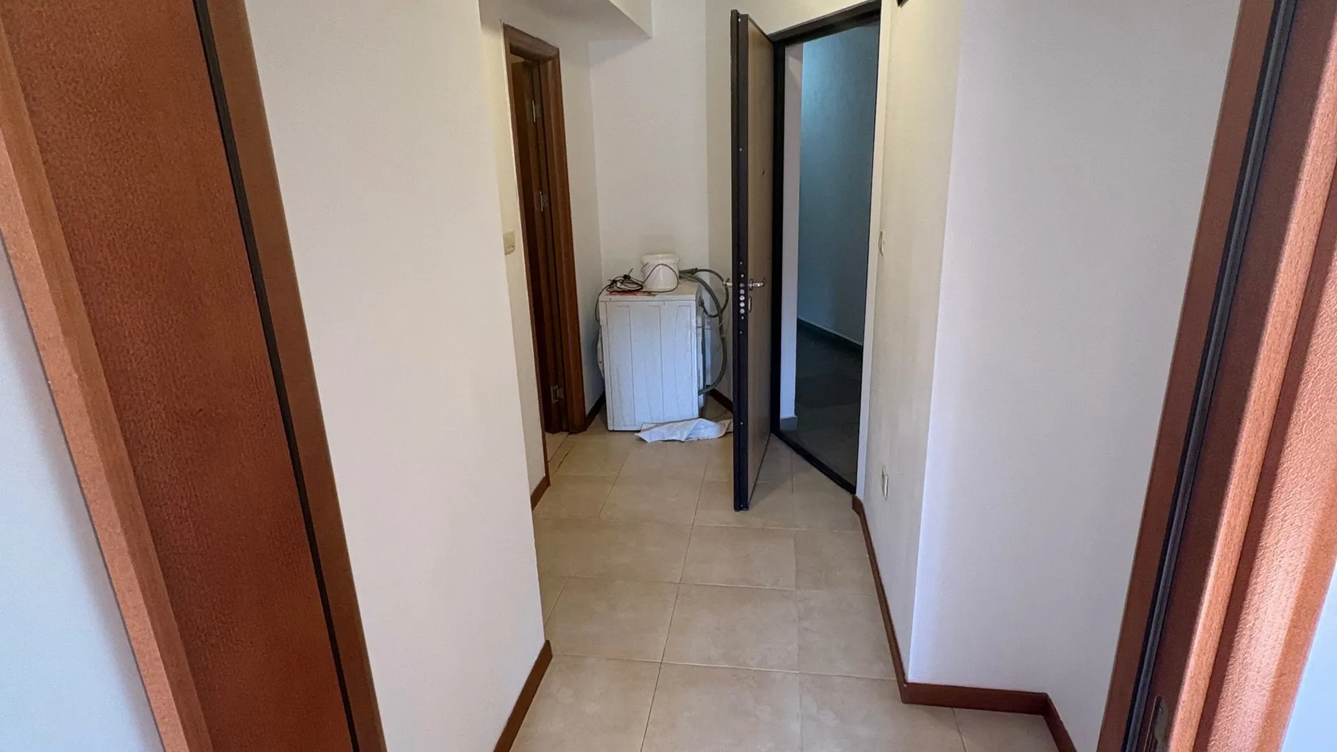 Izdavanje, jednosoban stan, 43m², Stari Aerodrom, Podgorica