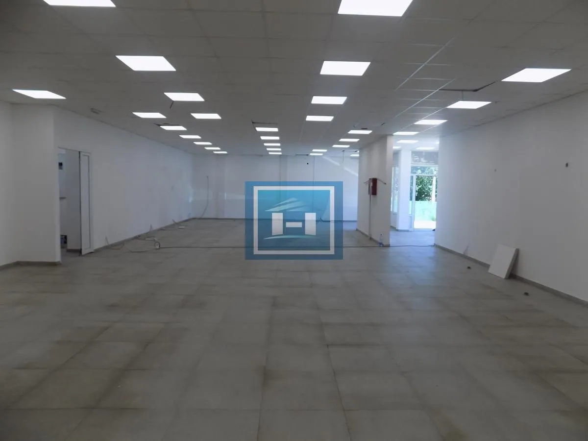 Izdavanje, poslovni prostor, 322m², Paraćin, Srbija