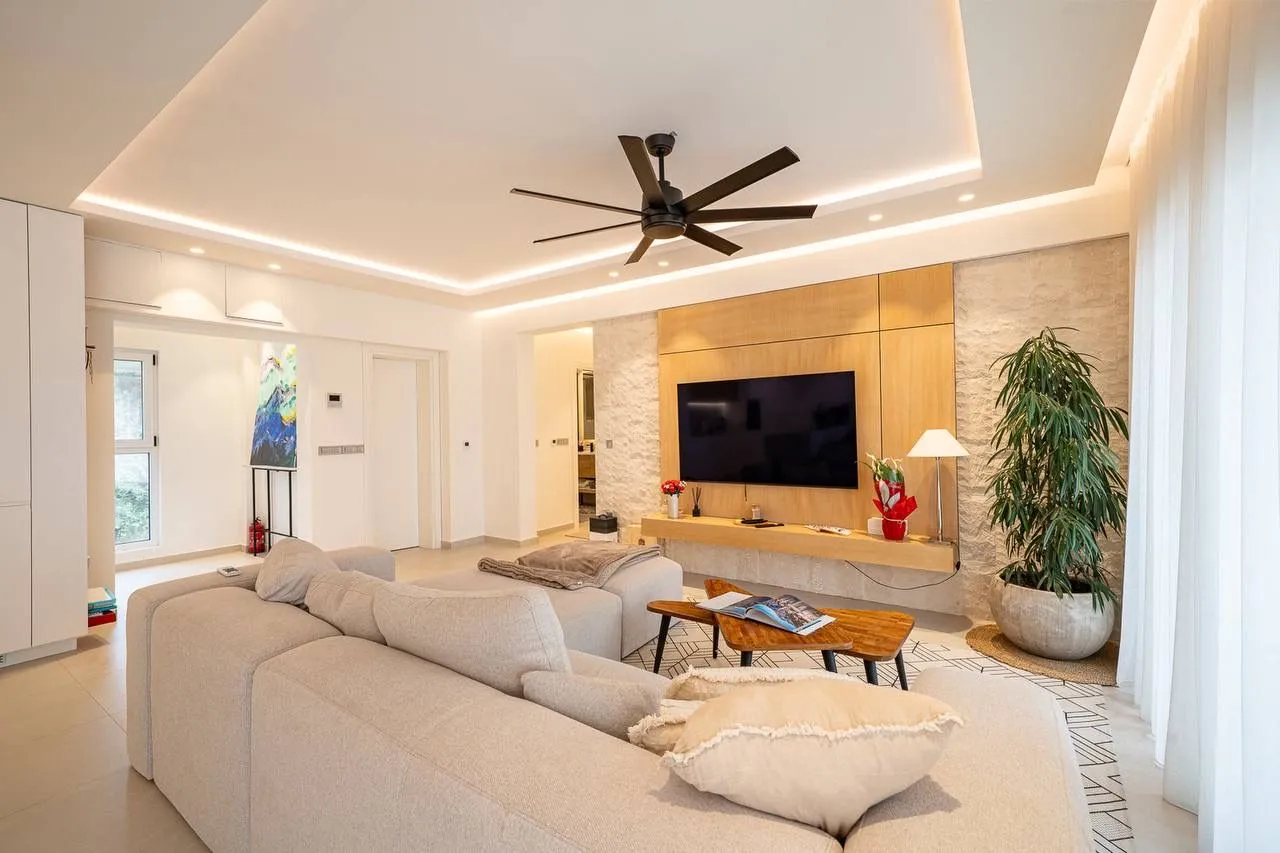 Prodaja, dvosoban stan, 122m², Centar, Tivat