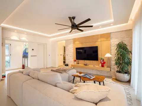 Prodaja, dvosoban stan, 122m², Centar, Tivat - image 6