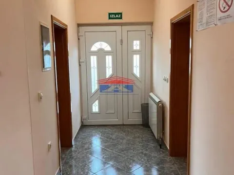 Rent, office space, 180m², Rumenka, Novi Sad Sve Podlokacije - image 11