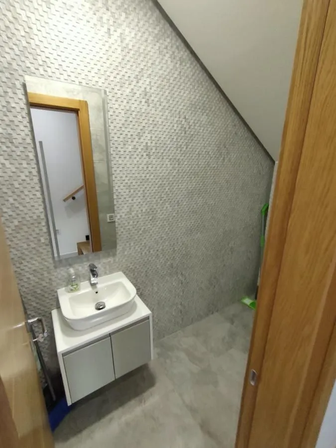 Izdavanje, kuća, 230m², Sremska Kamenica, Petrovaradin