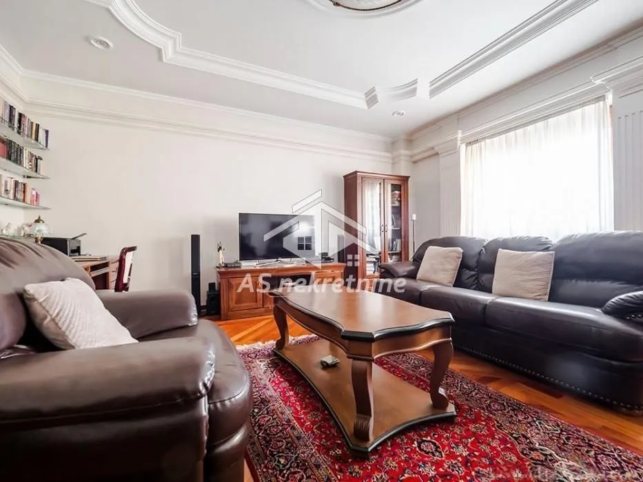 Izdavanje, trosoban stan, 110m², Slavija, Vračar Sve Podlokacije