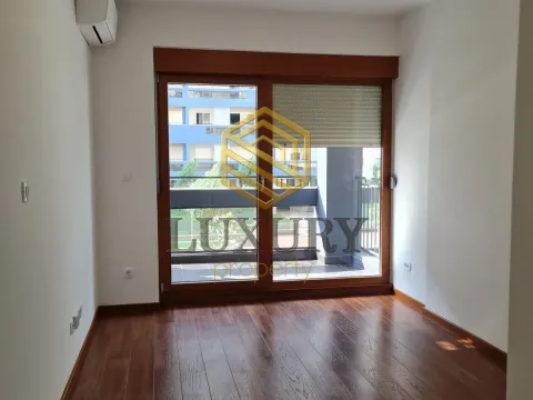 Izdavanje, jednosoban stan, 25m², Master Kvart, Podgorica - image 2