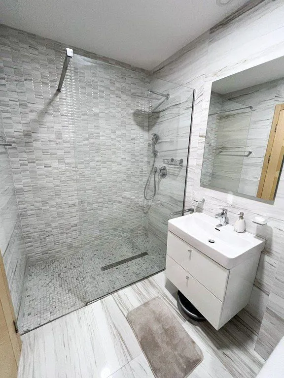 Izdavanje, jednosoban stan, 51m², Momišići, Podgorica