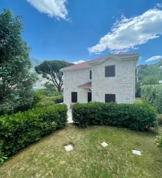 Prodaja, kuća, 240m², Prčanj, Kotor