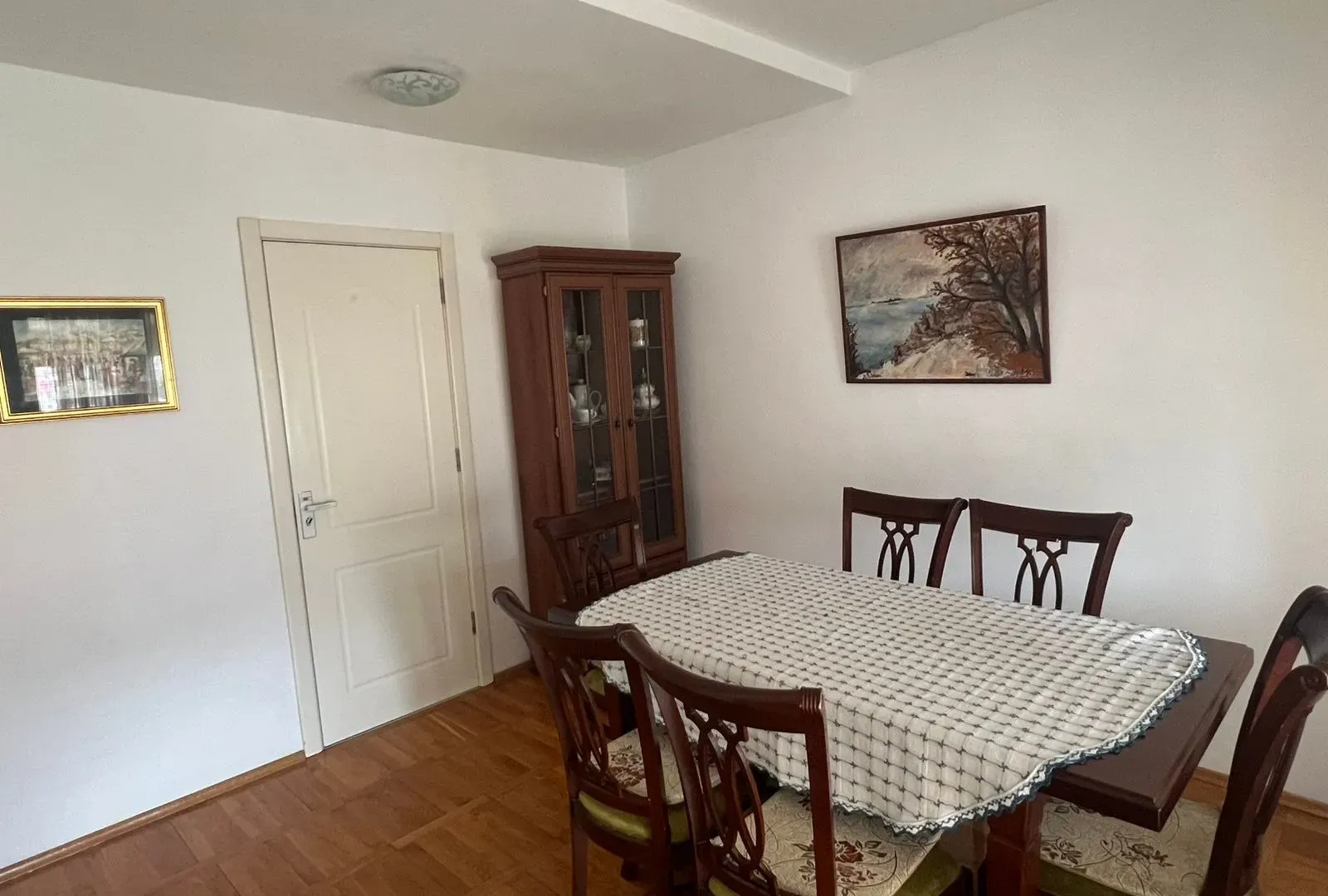 Izdavanje, jednosoban stan, 70m², Centar, Tivat