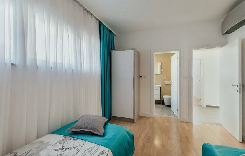 Prodaja, kuća, 236m², Njivice, Herceg Novi