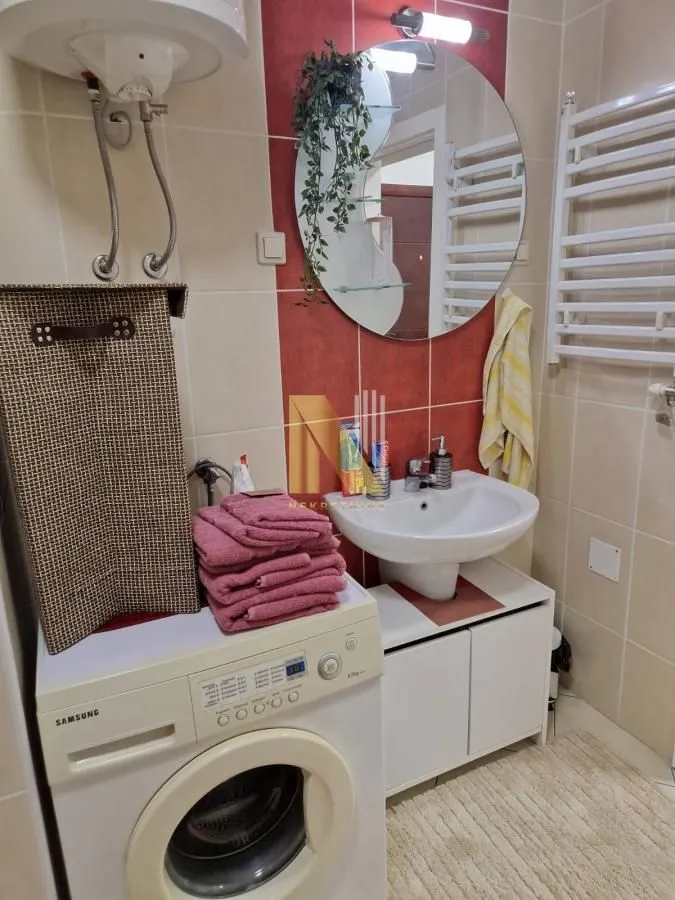Izdavanje, dvosoban stan, 56m², Centar, Novi Sad