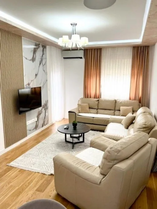 Izdavanje, jednosoban stan, 47m², Central Point, Podgorica