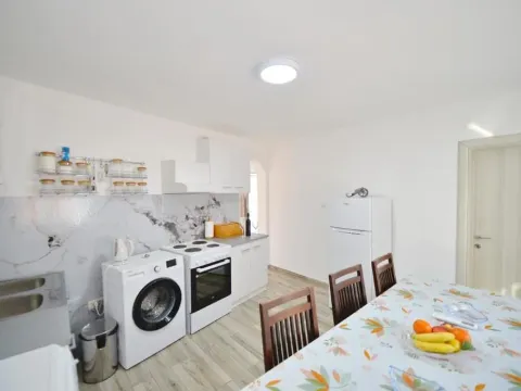 Izdavanje, kuća, 100m², Škaljari, Kotor - image 21