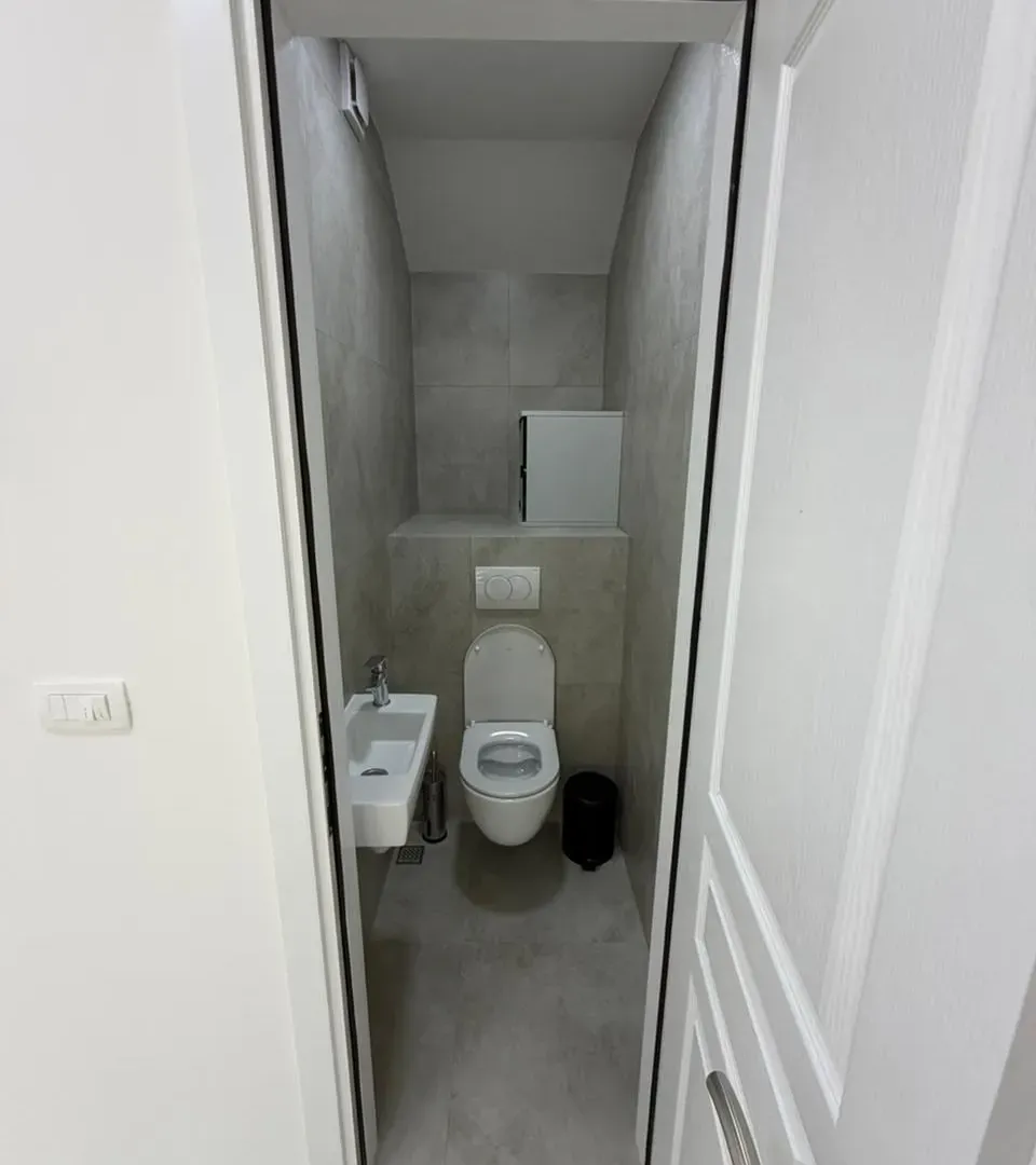 Izdavanje, poslovni prostor, 57m², Krivi Most, Podgorica