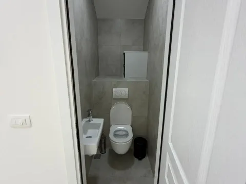 Izdavanje, poslovni prostor, 57m², Krivi Most, Podgorica - image 9