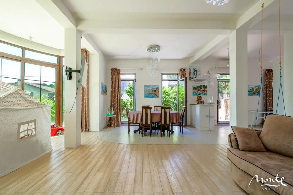 Prodaja, kuća, 316m², Tivat, Crna Gora