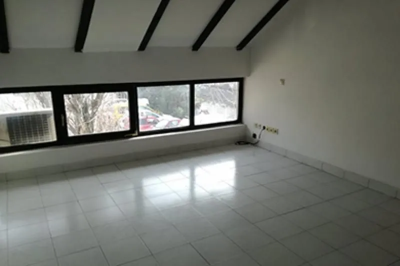 Izdavanje, poslovni prostor, 195m², Surčin, Beograd
