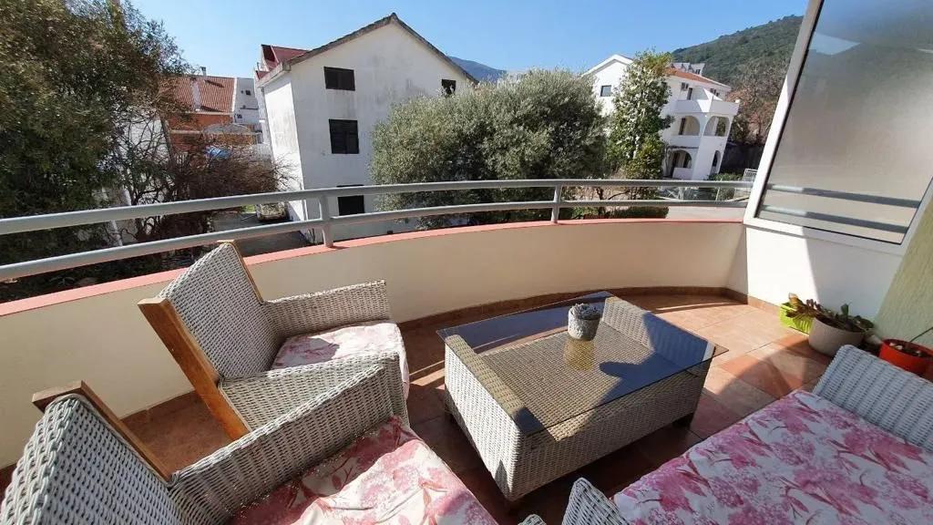 Sale, four bedroom apartment, 180m², Podmaine, Budva