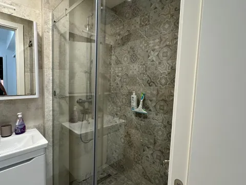 Izdavanje, dvosoban stan, 70m², Kalimanj, Tivat - image 11