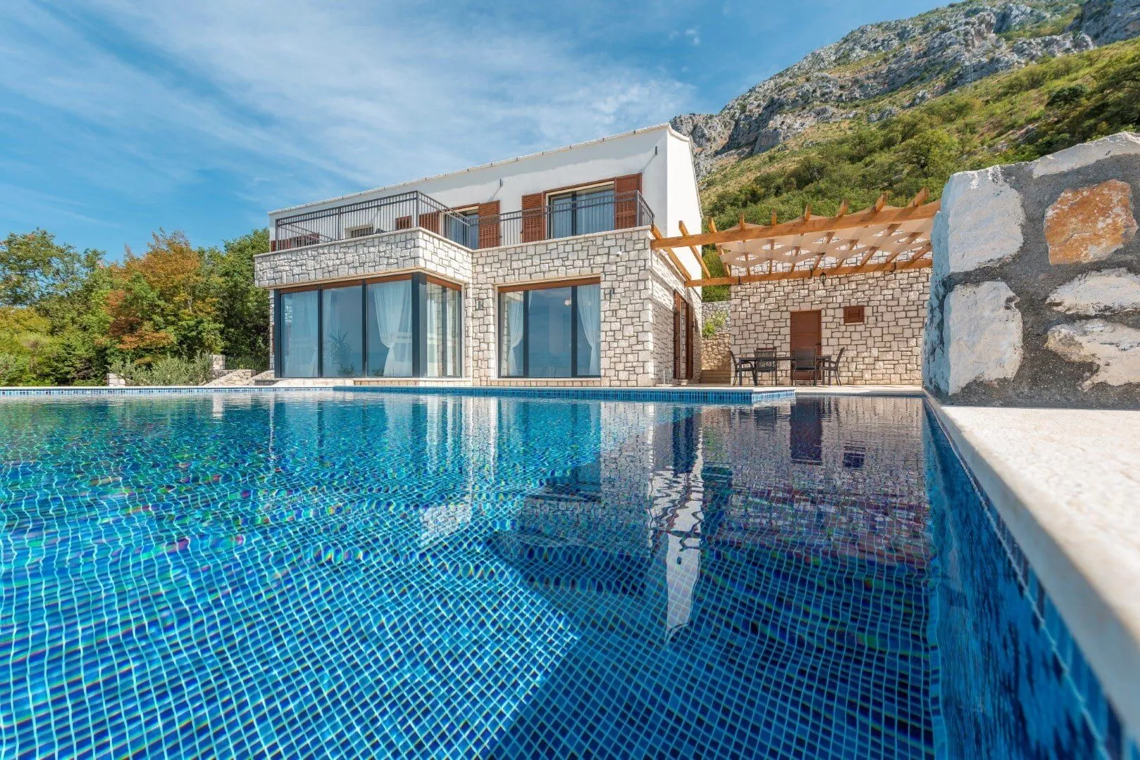 Sale, house, 256m², Drobni pijesak, Budva