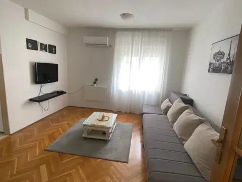Rent, studio apartment, 28m², Blok 9, Podgorica - image 6